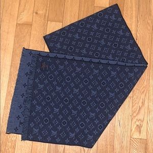 Louis Vuitton navy/blue scarf
